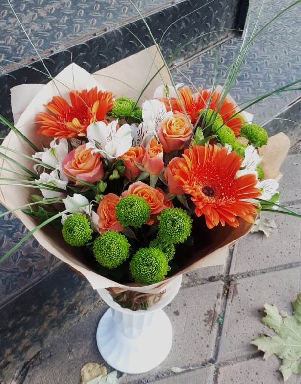 Букет цветов из: Герберы, Хризантемы, Альстромерии и Розы в Менделеевске