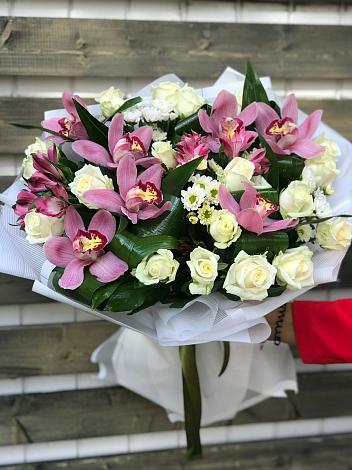 Букет цветов из: Розы и Хризантемы в Менделеевске
