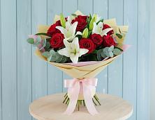 Букет цветов из:  Лилии и Розы в Менделеевске