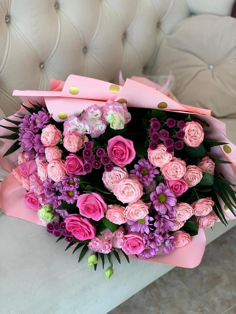 Букет цветов из: Хризантемы, Розы и Лизиантусы в Менделеевске