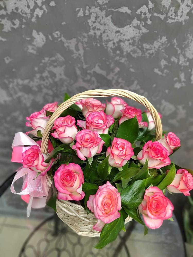 Цветочная композиция из Розы в корзине в Менделеевске