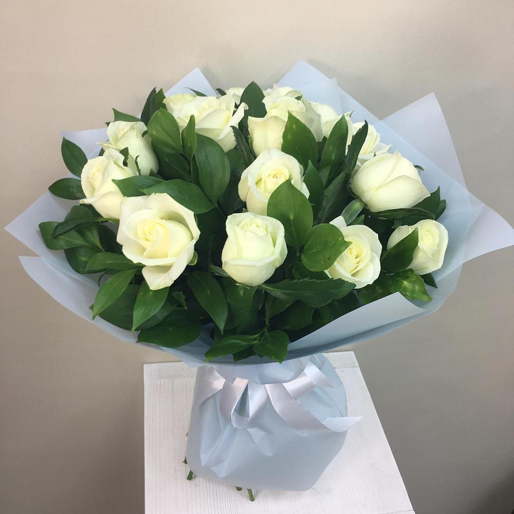 Букет 15 Белых роз Проуд в Менделеевске