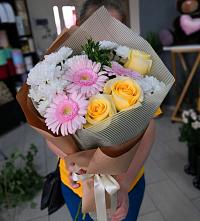 Букет цветов из:  Герберы, Розы и Хризантемы в Менделеевске