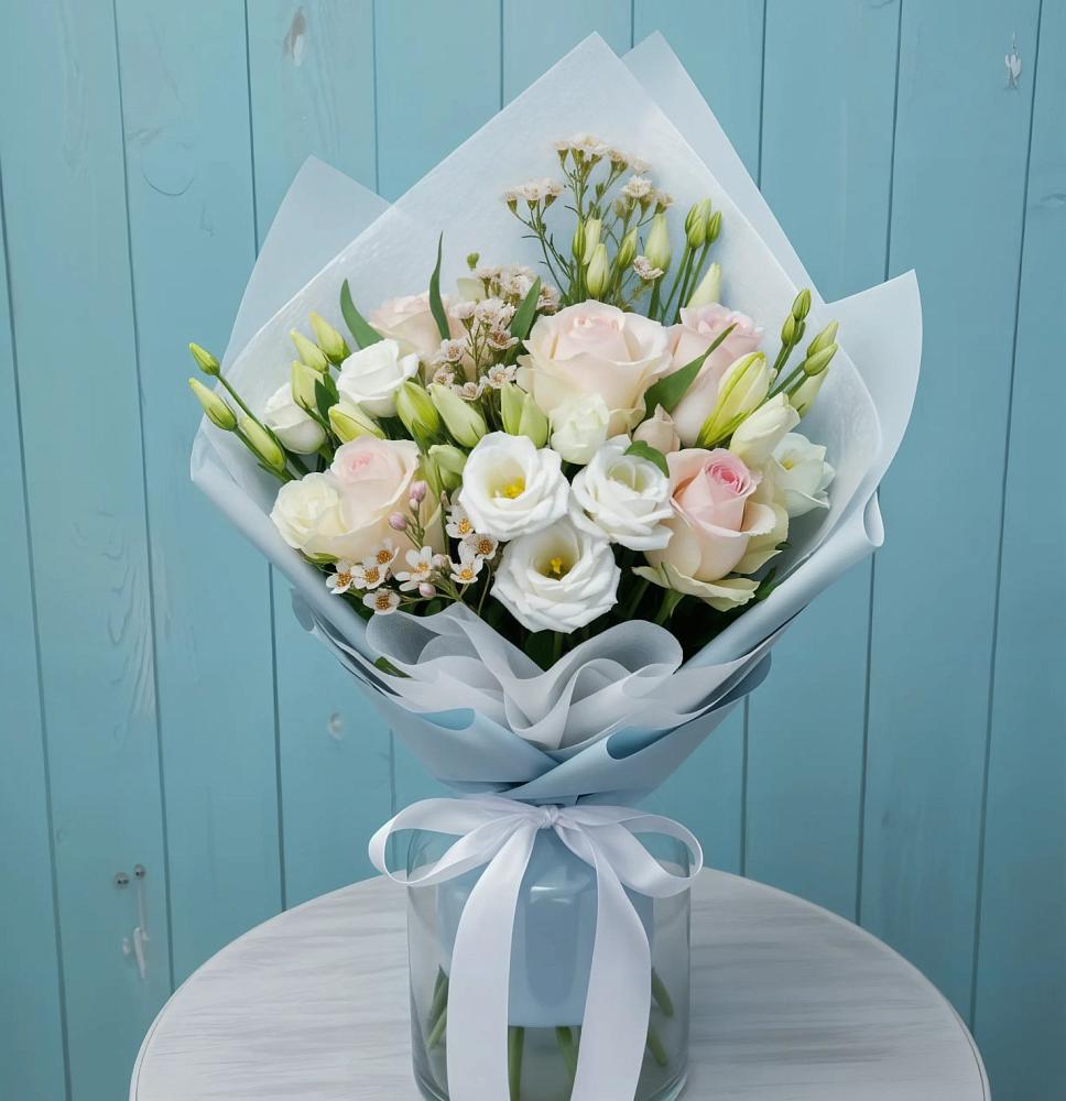 Букет цветов из: Розы и Лизиантусы в Менделеевске