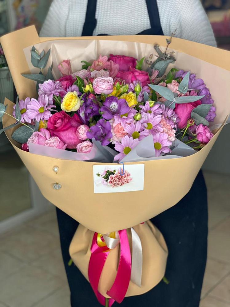 Букет цветов из: Хризантемы, Гвоздики и Альстромерии в Менделеевске