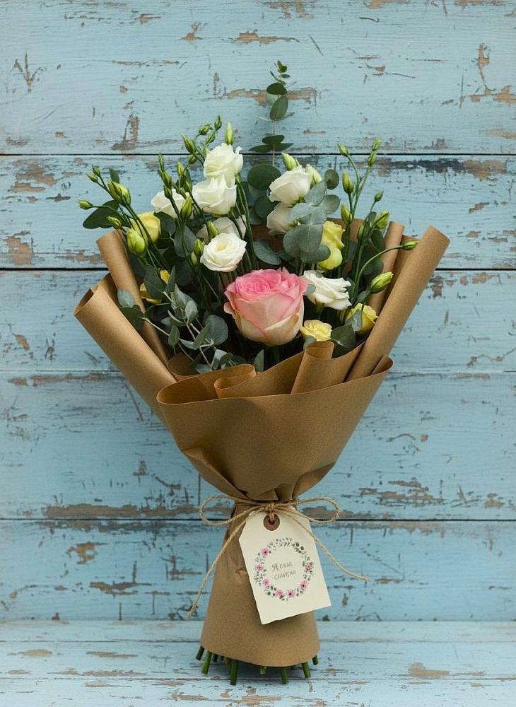 Букет цветов из: Розы и Лизиантусы в Менделеевске