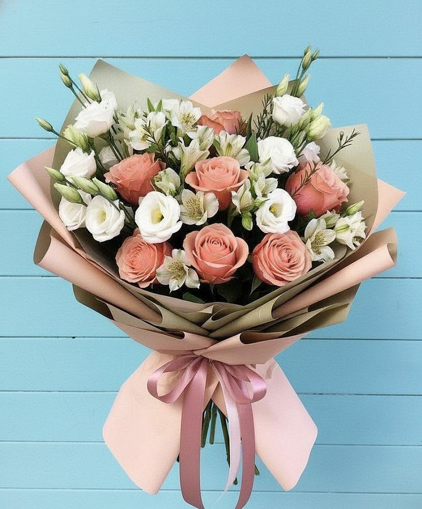 Букет цветов из: Розы, Альстромерии и Лизиантусы в Менделеевске