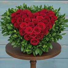 Цветочная композиция из Розы в виде сердца в Менделеевске