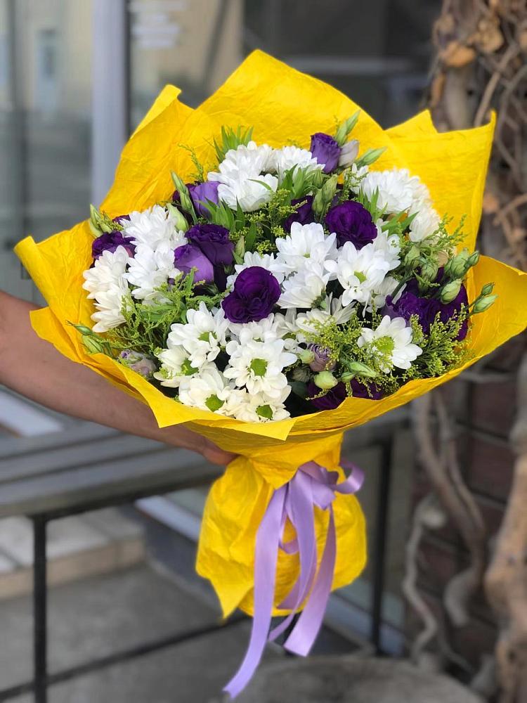 Букет цветов из: Ирисы, Хризантемы и Ромашки в Менделеевске