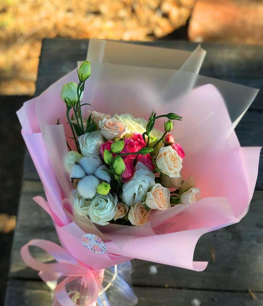 Букет цветов из: Розы и Лизиантусы в Менделеевске