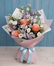Букет цветов из:  Лизиантусы, Розы, Альстромерии и Гипсофила в Менделеевске