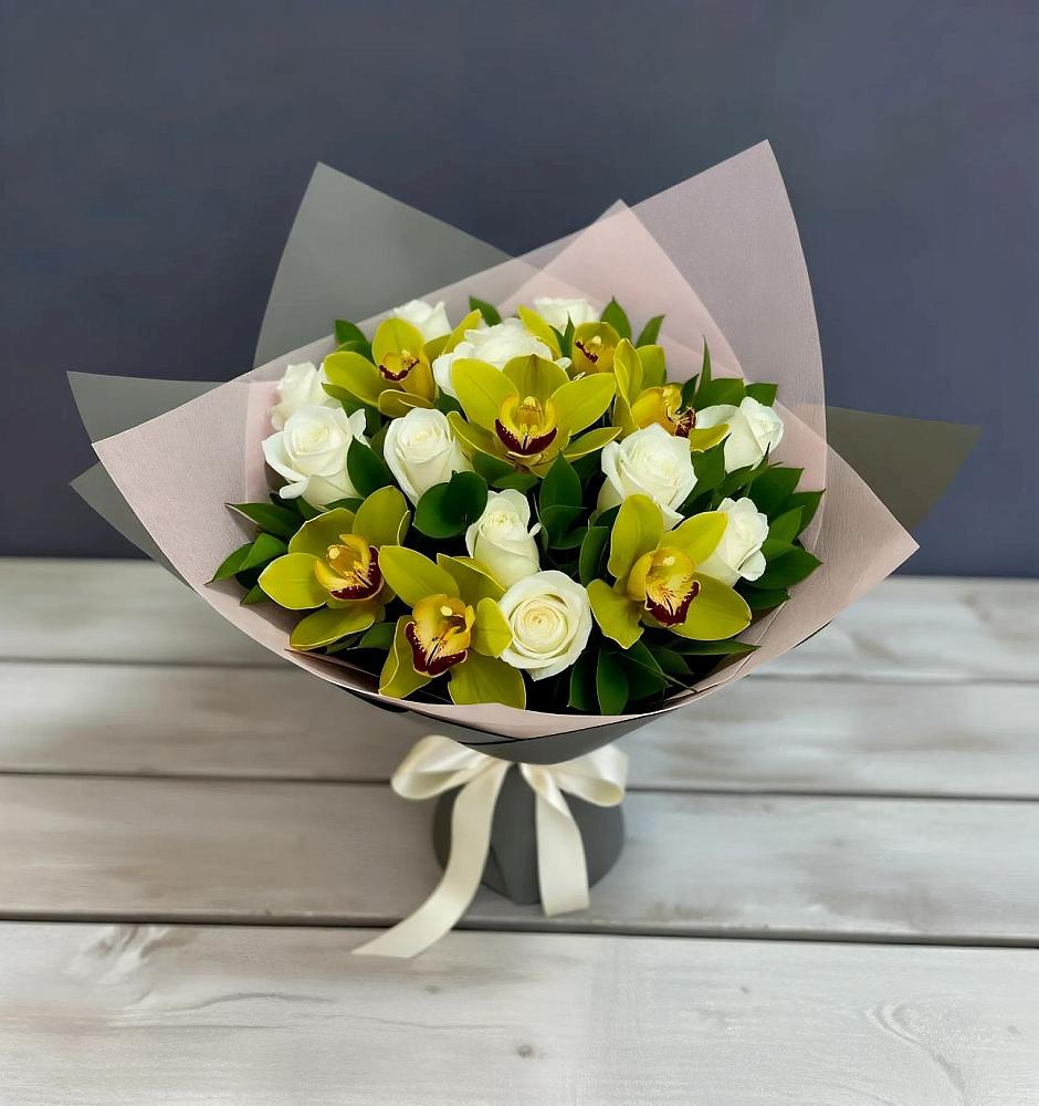 Букет цветов из: Орхидеи и Розы в Менделеевске