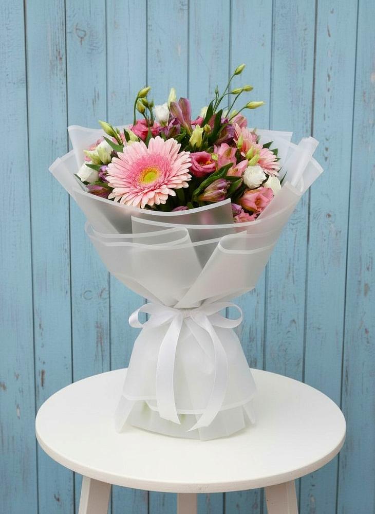 Букет цветов из: Герберы, Альстромерии и Лизиантусы в Менделеевске