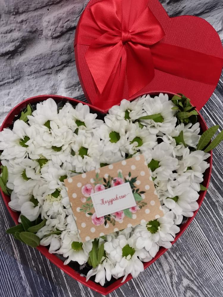 Цветочная композиция из Хризантемы в виде сердца в Менделеевске