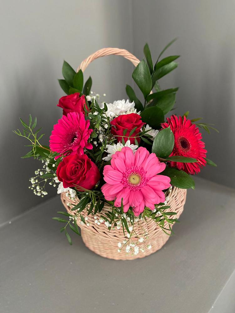 Цветочная композиция из Розы, Хризантемы и Герберы в корзине в Менделеевске