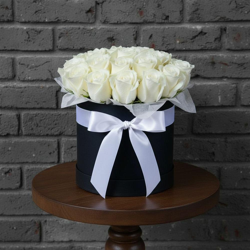 Цветочная композиция из Розы в шляпной коробке в Менделеевске