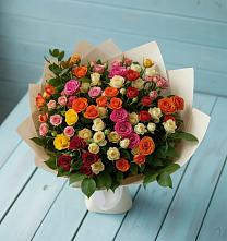 Букет Микс из разноцветных кустовых роз в Менделеевске