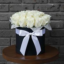 Цветочная композиция из Розы в шляпной коробке в Менделеевске