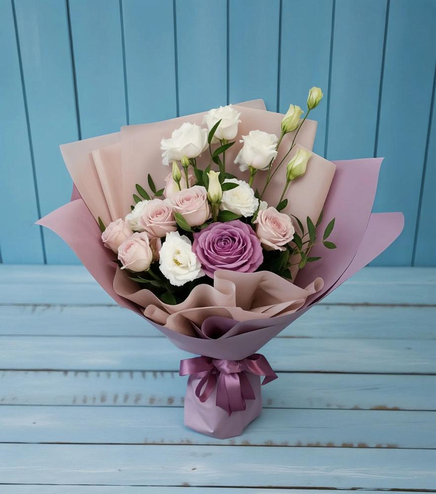 Букет цветов из: Розы и Лизиантусы в Менделеевске